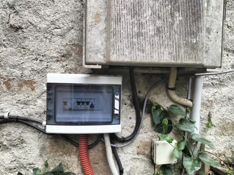 Petit tableau électrique extérieur