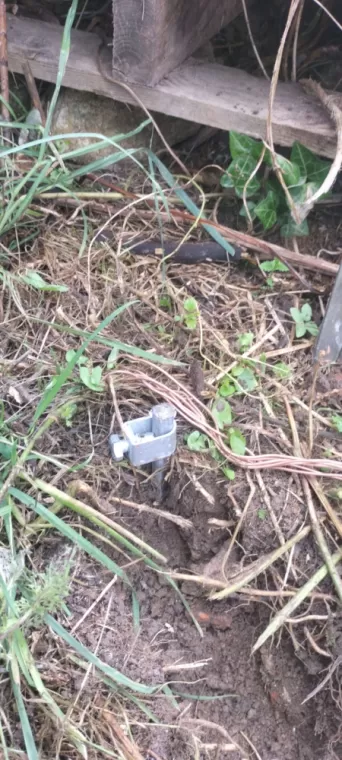 Implantation d'un piquet de terre